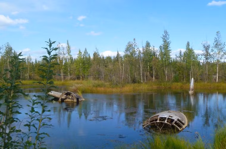Căn cứ vào số hiệu máy bay 44-62214, người ta xác định nó bị thả xuống hồ này vào năm 1956.