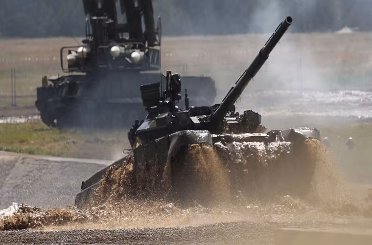 Theo kỹ sư người Nga Pavel Zhukov - một chuyên gia ô tô cho biết, khi nói đến các thiết bị quân sự hạng nặng của Nga, người ta không chỉ nói đến sức mạnh hỏa lực của chúng mà còn cả sức mạnh động cơ bên trong mỗi chiếc xe. Và sau đây là danh sách top 10 mẫu xe tăng-thiết giáp Nga sở hữu nền tảng động cơ mạnh mẽ nhất do chính Pavel Zhukov bầu chọn.