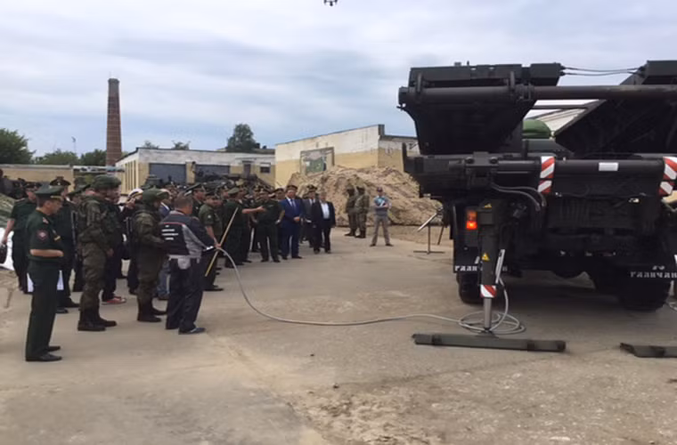 Theo người phát ngôn của nhà máy Galichsky Truck Cranes Plant (GAKZ) nơi phát triển TMM-3M2 cho biết, Trung tướng Yury Stavitsky người đứng đầu binh chủng Công binh Nga đã đánh giá khá cao khả năng hoạt động của TMM-3M2 trong một chuyến thăm chính thức đến GAKZ.