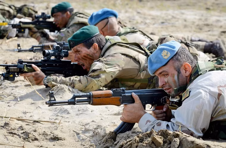 Giai đoạn từ năm 1961-1978, Trung Quốc cũng viện trợ cho Albania 752.000 đơn vị súng các loại cùng hơn 1.5 tỷ viên đạn, hơn 8 triệu viên đạn pháo các loại, hai hệ thống tên lửa phòng không cùng 224 tên lửa đất đối không và hơn 4200 xe cơ giới các loại.