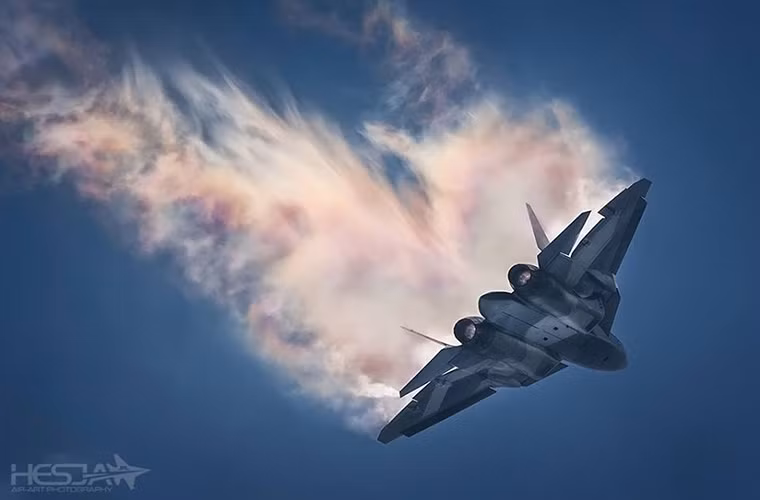 Năm 2015, còn là năm chứng kiến Không quân Nga hoàn thiện mẫu máy bay chiến đấu tàng hình thế hệ thứ năm PAK FA của nước này. Dự kiến, những chiếc PAK FA đầu tiên có thể sẽ được Nga đưa vào trang bị trong năm 2016.