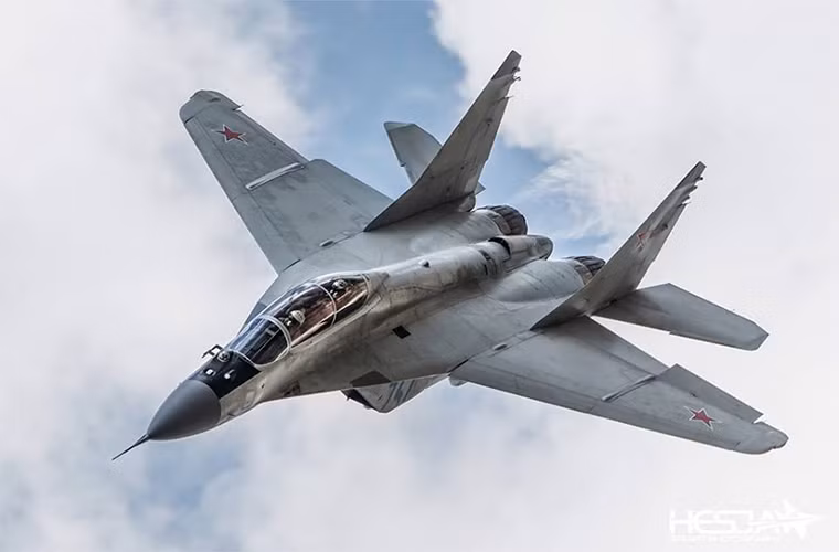 Trong ảnh là mẫu tiêm kích MiG-29UBM biến thể hai chỗ ngồi dành cho huấn luyện của Không quân Nga.