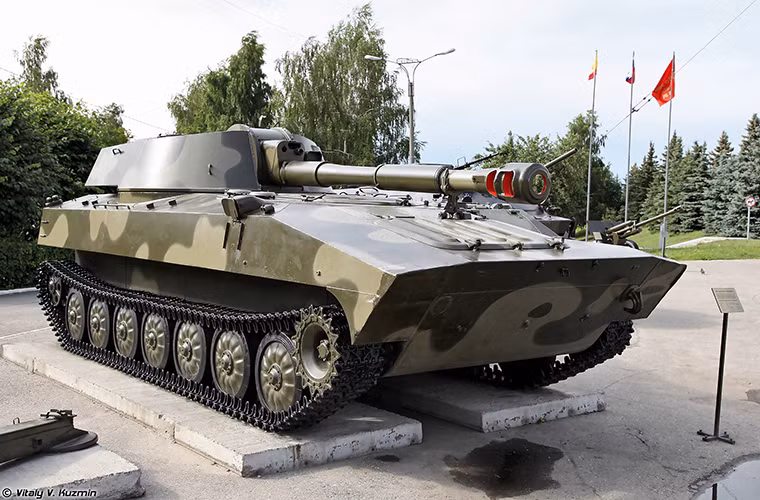 Cận cảnh tổ hợp pháo tự hành 2S1 Gvozdika được trưng bày tại Cheboksary, mẫu pháo này được Quân đội Liên Xô đưa vào trang bị từ năm 1972 và phục vụ trong Quân đội Nga đến tận ngày nay.