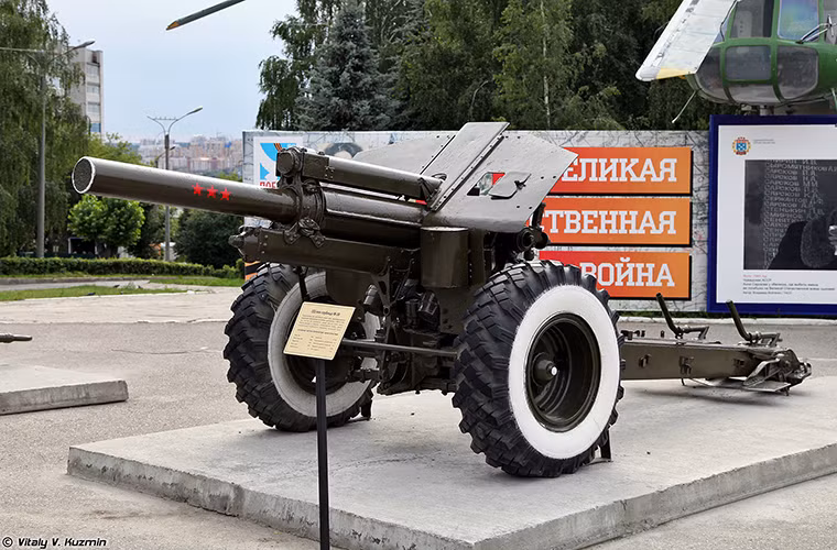 Lựu pháo M1938 (M-30) 122mm được Liên Xô đưa vào trang bị từ năm 1938 và vẫn còn trong biên chế quân đội nhiều nước trên thế giới.