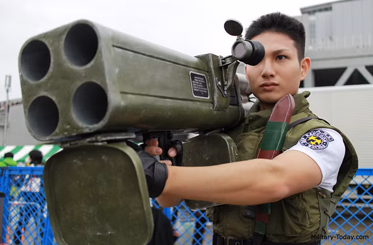 Sau thành công của mẫu súng phóng lựu chống tăng M72 tại chiến trường Việt Nam, Quân đội Mỹ tiếp tục phát triển các mẫu súng phóng lựu cầm tay thế mới với mục tiêu tăng cường thêm sức mạnh hỏa lực cho các đơn vị bộ binh cũng như cải tiến một số thiếu xót của một số mẫu súng phóng lựu cầm tay cũ. Chính điều này đã dẫn đến sự ra đời của M202 FLASH dòng súng phóng lựu cầm tay đáng sợ nhất của Quân đội Mỹ.