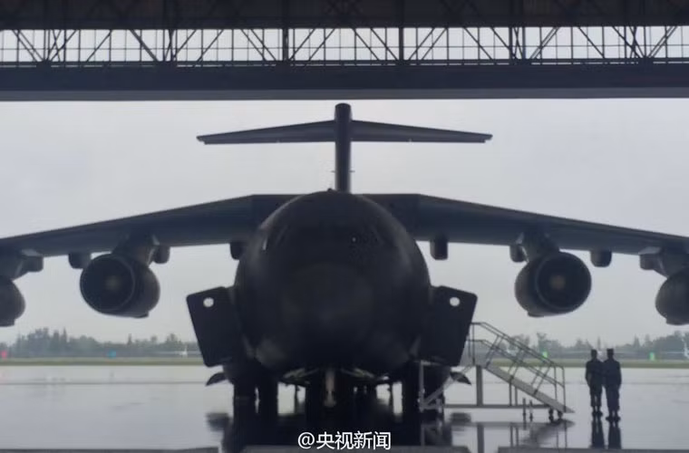 Tầm bay lên tới 10.000km nếu chỉ chở lính dù hoặc chỉ 4.500km với tải trọng 66 tấn.