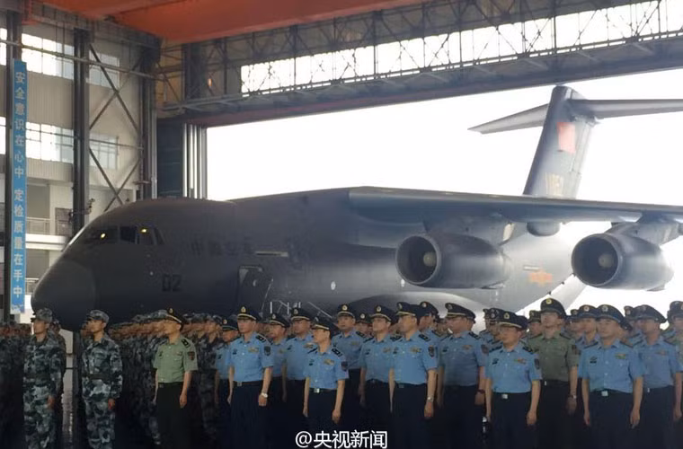 Hôm nay (6/7), Không quân Trung Quốc đã chính thức biên chế Y-20 - máy bay vận tải hạng nặng, chiến lược đầu tiên do nước này tự nghiên cứu chế tạo.