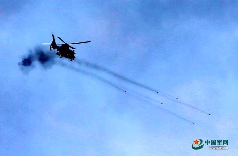 Z-10 được xem là mẫu trực thăng tấn công hiện đại nhất của Quân đội Trung Quốc hiện nay. Thậm chí Bắc Kinh còn so sánh WZ-10 với mẫu trực thăng tấn công AH-64 Apache của Mỹ. WZ-10 thực hiện chuyến bay thử nghiệm đầu tiên vào năm 2003 nhưng phải mất đến 9 năm sau đó nó mới được Quân đội Trung Quốc đưa vào trang bị.