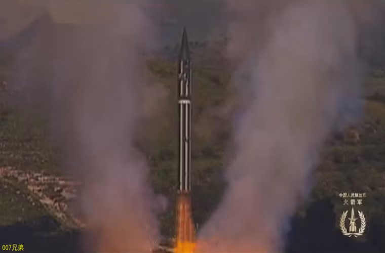 DF-5 được dẫn đường bằng hệ thống dẫn đường quán tính và một máy tính đường đạn được tích hợp sẵn trên tên lửa, độ sai lệch của mẫu ICBM này so với mục tiêu ban đầu chỉ gần 800m.