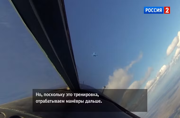 Bên cạnh các loại vũ khí tấn công mặt đất Su-34 cũng có thể được trang bị các loại tên lửa không đối không như R-73, R-77 hay thậm chí cả tên lửa chống hạm Kh-35.