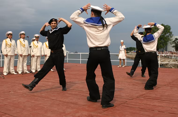 Một đoàn ca múa nhạc của Hạm đội Baltic tham gia biểu diễn trong Ngày Hải quân tại Baltiys. Nguồn ảnh: Sputnik