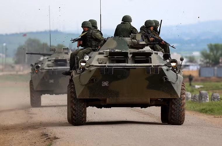 Đợt tập trận lần này chỉ có sự tham gia của các đơn vị đặc biệt thuộc quân đội các nước CSTO và lực lượng phản ứng nhanh của hiệp ước an ninh này. Được biết đây là đợt tập trận đầu tiên trong năm của CSTO do Nga dẫn đầu, Poisk-2016 diễn ra trong bối cảnh tình hình an ninh thế giới có nhiều thay đổi phức tạp nhất các vấn đề liên quan đến mối quan hệ giữa Nga và NATO. Nguồn ảnh: Bộ Quốc phòng Nga