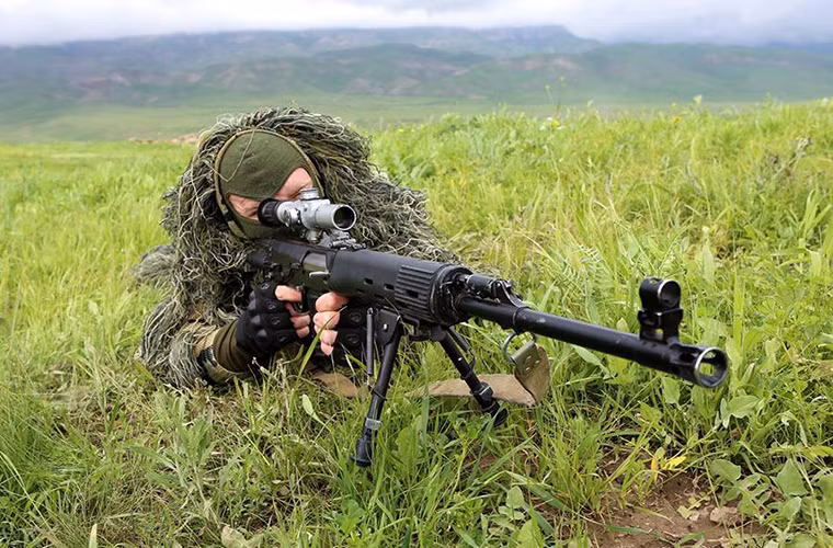 Lính bắn tỉa Nga với súng trường bắn tỉa SVDS. Nguồn ảnh: Bộ Quốc phòng Nga