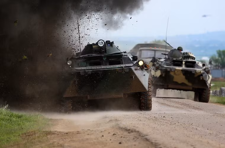 Đoàn xe cơ giới của CSTO bị tấn công bằng thiết bị nổ tự tạo. Nguồn ảnh: Bộ Quốc phòng Nga