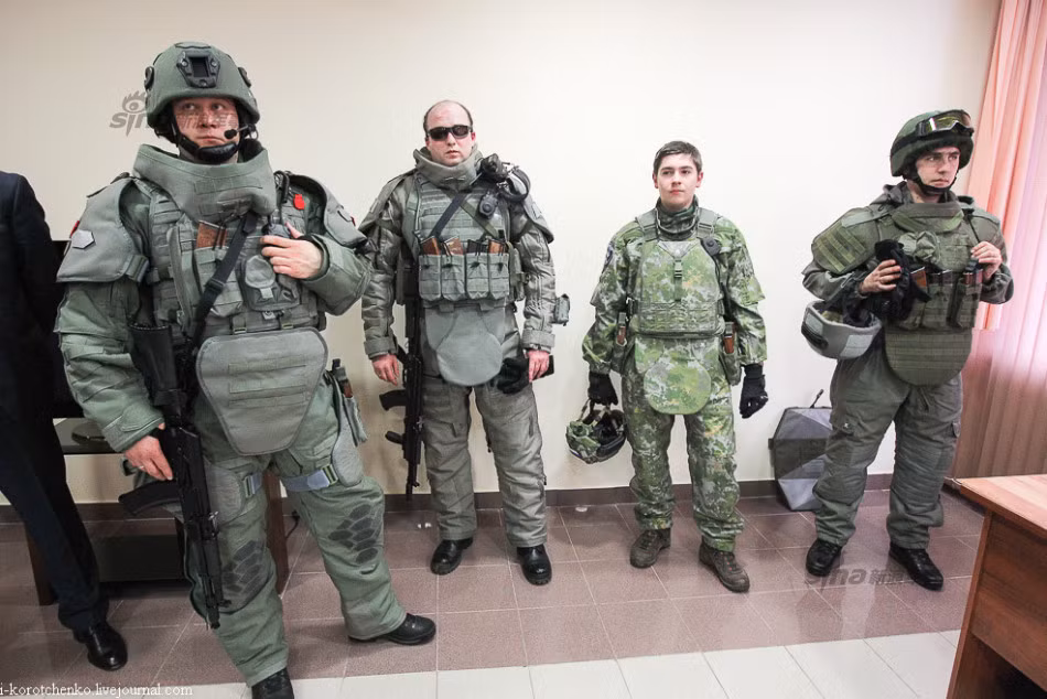 80.000 linh Nga da trang bi quan trang chien binh Ratnik