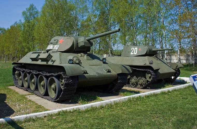 Tất nhiên, người Nga đã nhanh chóng nhận ra sai lầm của mình và xây dựng lại lực lượng xe tăng mới, với xương sống không phải là những chiếc xe tăng to và nặng nề mà thay vào đó là một chiếc xe tăng có khả năng cơ động cùng hỏa lực mạnh mẽ điển hình như T-34.