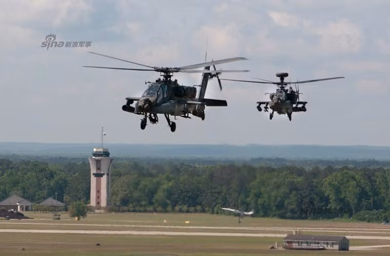 Điều này cũng tương tự với các cánh quạt chính và phụ của AH-64, ngay cả khi động cơ gặp sự cố Apache vẫn có thể tiếp tục hoạt động thêm 30 phút nữa giúp phi công có đủ thời gian để hạ cánh.