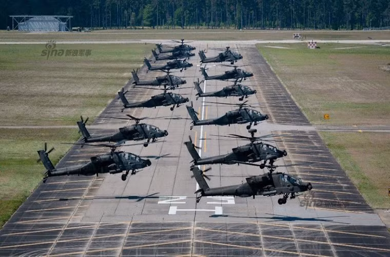 AH-64D Apache là dòng trực thăng tấn công hiện đại nhất của Quân đội Mỹ, nó được hãng McDonnell Douglas thiết kế và sản xuất (giờ là một thành viên của tập đoàn Boeing).