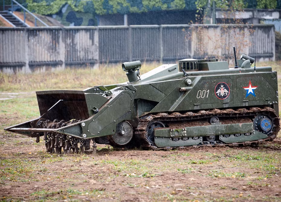 Xe có chiều dài 3 m, rộng 1,53 m, cao 1,47 m trọng lượng 5,3 tấn. Nó được vận chuyển dễ dàng đến khu vực làm nhiệm vụ bằng xe tải hoặc xe container 20 feet.