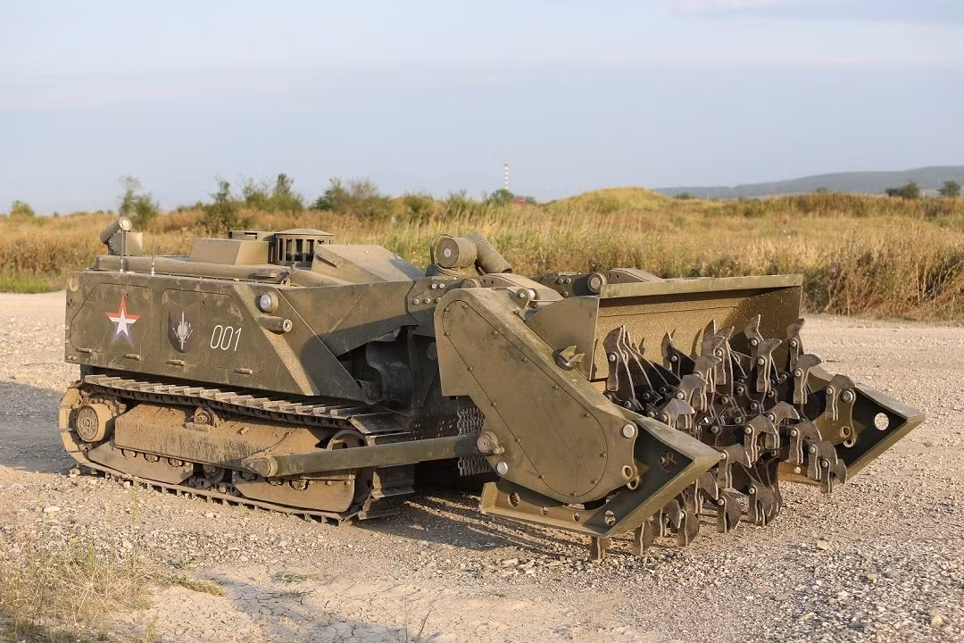 Sự có mặt của Uran-6 đã giải phóng người lính công binh Nga khỏi nhiệm vụ xữ lý mìn đầy nguy hiểm. Sau khi Uran-6 xử lý mìn xong, lính công binh sẽ sử dụng thiết bị dò vật liệu nổ để kiểm tra lần cuối nhằm đảm bảo không còn thiết bị nổ sót lại.