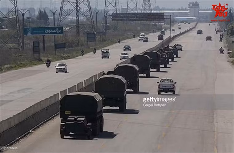Hình ảnh đoàn xe quân sự của Nga trên đường cao tốc tiến về Palmyra. Nguồn ảnh: Sina