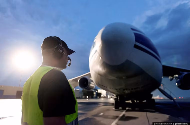 Quãng đường chiếc An-124 của Volga-Dnepr phải thực hiện cho chuyến bay này là 6.500km với đích đến là Magadan, trong khi đó địa điểm xuất phát của nó là Saint Petersburg. Tất nhiên nó cũng phải dừng lại tiếp nhiên liệu tại ít nhất hai sân bay.