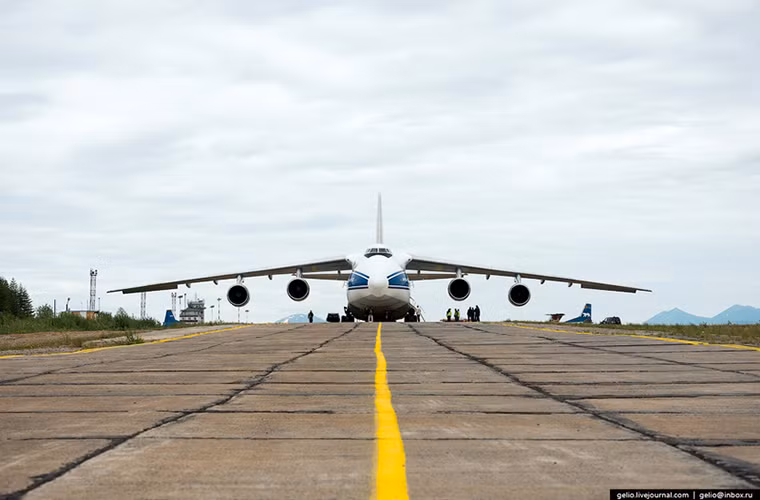 An-124 được trang bị 4 động cơ phản lực D-18T, ở chế độ cất cánh mỗi động cơ có lực đẩy lên tới 23.4 tấn và tổng công suất của bốn động cơ là 93.6 tấn tương đương 12.500 mã lực.