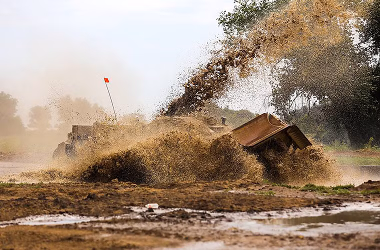 GCZ-112 được Trung Quốc phát triển dựa trên nền tảng khung gầm xe tăng chiến đấu chủ lực Type 96, nó có trọng lượng khoảng trên 43 tấn và là mẫu xe công binh hiện đại nhất của Trung Quốc hiện nay.