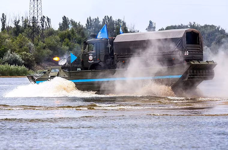 Trong ảnh là chiếc PTS-2 của đội Kazakhstan.