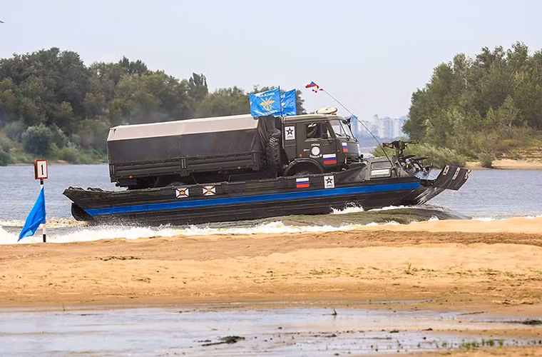 Theo Trung tướng Yuri Stavitskiy đại diện ban giám khảo "Engineering Formula", các đội tham gia phần thi này sẽ phải thực hiện một cuộc đua thực sự bằng các phương tiện cơ giới công binh vượt qua quảng đường dài 4km.