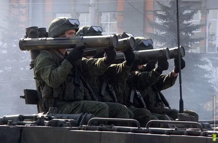 Biến thể khác của RPO PDM-A nhỏ gọn hơn là MGK Bur cỡ nòng 62mm với tầm bắn tối đa chỉ 950m. Súng có thể tái sử dụng nhiều lần.