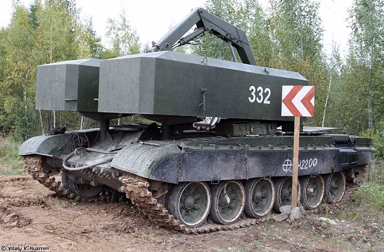 Sức mạnh của TOS-1A không chỉ được thể hiện ở Nga mà còn cả trong cuộc chiến chống lại phiến IS và khủng bố tại Syria lẫn Iraq ngay cả khi với đạn cũ M0.1.01.04. Ngoài ra nó cũng sở hữu khả năng cơ động khi tổ hợp này được đặt trên khung gầm bánh xích xe tăng T-72 hoặc T-90. Nguồn ảnh: Vitaly Kuzmin