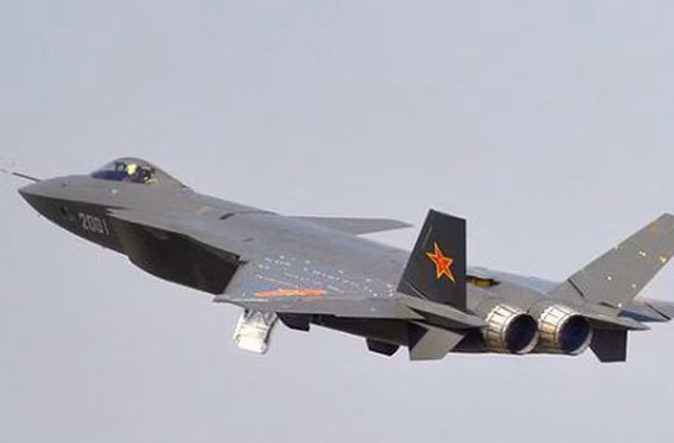 Trong khi đó nhiều chuyên gia cho rằng, máy bay chiến đấu tàng hình Shinshin mà Nhật Bản tự nghiên cứu trong thời gian rất dài sẽ không thể hình thành lực lượng chiến đấu, mà thiết kế của loại máy bay này tồn tại nhiều vấn đề.