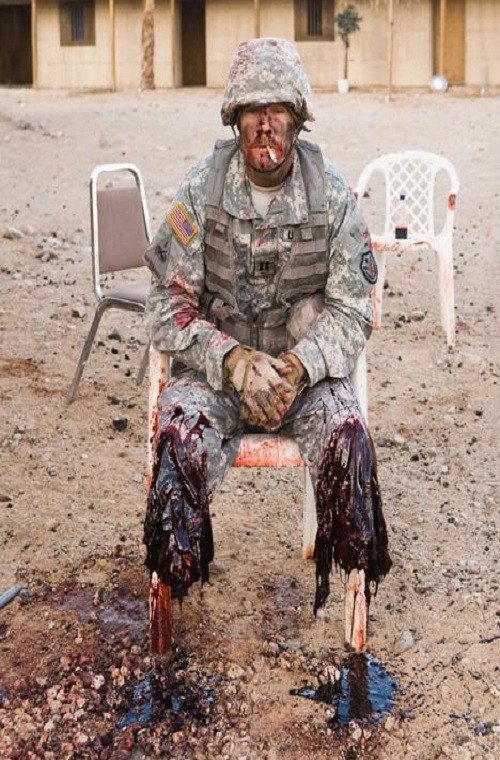 Nhìn binh sĩ Mỹ này người ta liên tưởng ngay đến một bộ phim xác sống nào đó nhưng thực tế lại hoàn toàn khác.