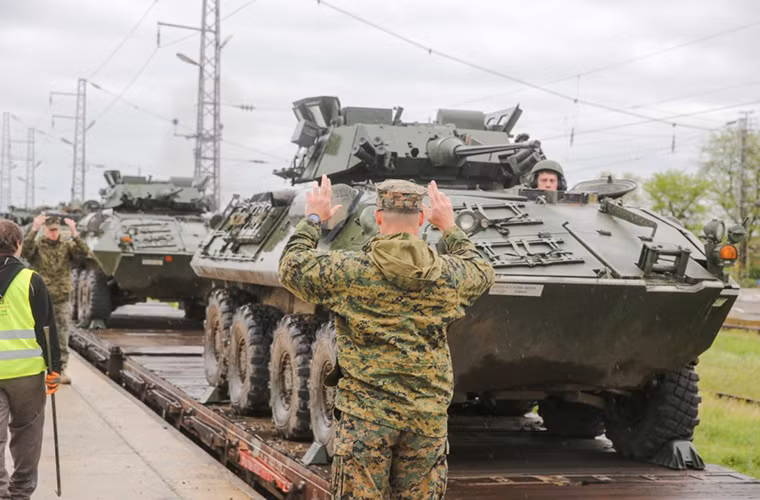 Đây là một phần trong thỏa thuận quân sự mới giữa Mỹ và Bulgaria được hai bên ký kết vào đầu năm 2015 cho phép Quân đội Mỹ hiện diện nhiều hơn tại nước này nhất là tại các khu vực sát Biển Đen.