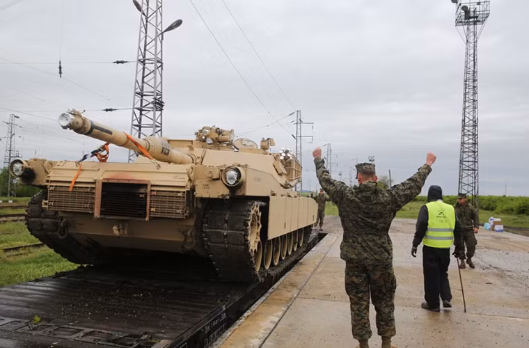 Với hai trọng tâm chính, một là tăng số lượng các căn cứ quân sự của Mỹ tại Đông Âu và hai là hổ trợ các nước đồng minh Đông Âu hiện đại hóa và cải tổ quân đội.