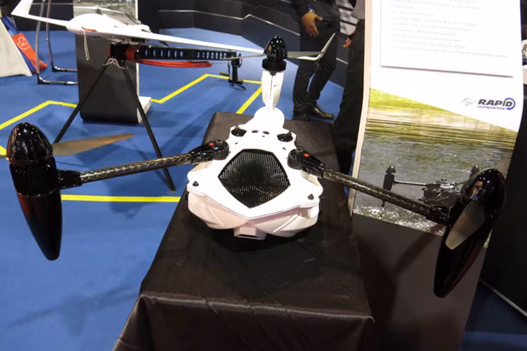 Bullray là mẫu UAV có thể cất và hạ cánh từ trên mặt nước. Nó có thiết kế nhỏ gọn với trọng lượng chỉ 15 kg. Các cánh quạt của UAV có thể gập lại để giảm diện tích và việc triển khai chỉ mất chưa đến 15 giây. Nhỏ gọn, dể mang theo và triển khai, Bullray là phương tiện hiệu quả để thực hiện nhiệm vụ trinh sát tầm gần.