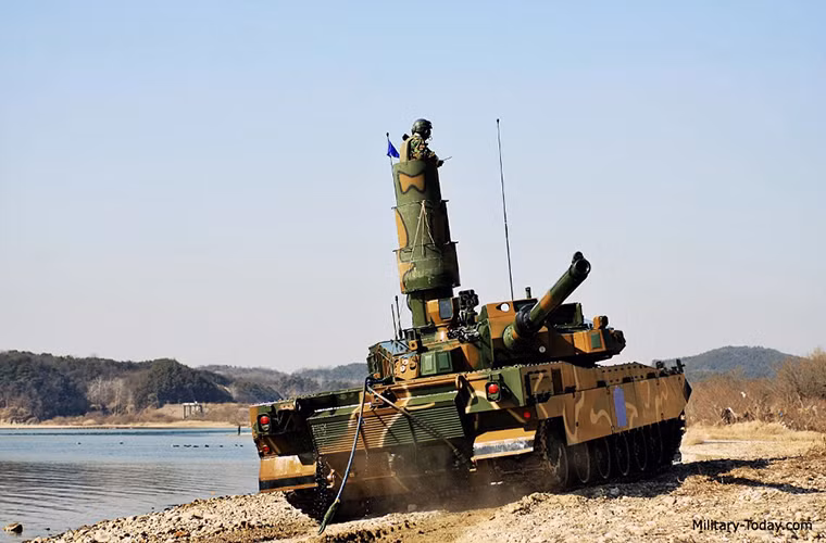 Các quan chức quân sự cấp cao Hàn Quốc cho biết, Hội đồng Tham mưu trưởng Liên quân tại Hàn Quốc (JSC) đã đệ trình yêu cầu tăng cường thêm các xe tăng chiến đấu chủ lực K2 ở khu vực DMZ trong giai đoạn từ nay cho đến cuối năm và Bộ Quốc phòng Hàn Quốc đang xem xét kế hoạch triển khai K2 đến sát DMZ.