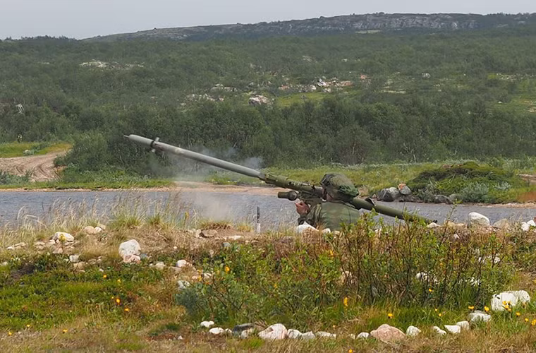 Việt Nam cũng là một trong những quốc gia có sở hữu 9K38 Igla với nhiều biến thể khác nhau gồm Igla-S, Igla-1E và Igla.