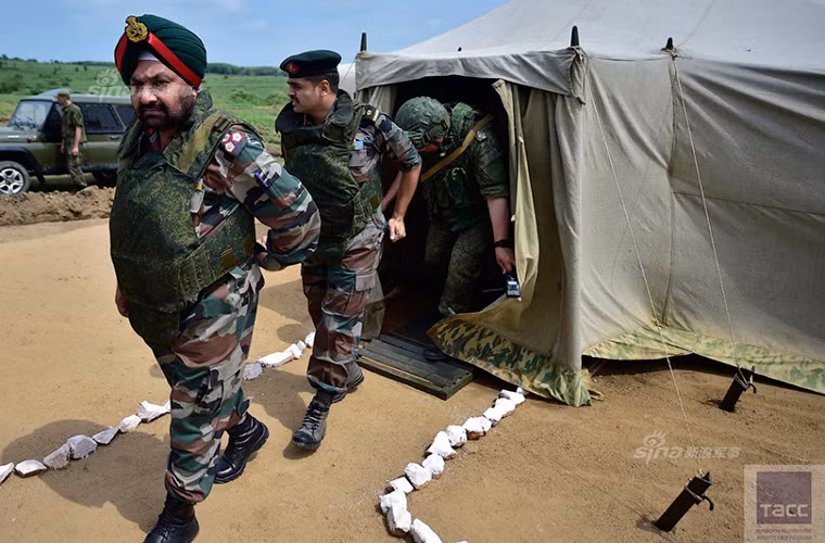 Ấn Độ hiện là một trong những đối tác chiến lược lớn nhất của Nga trong mọi lĩnh vực từ kinh tế, chính trị cho đến quân sự. Và không phải ngẫu nhiên mà Ấn Độ lại là nước nhập khẩu vũ khí nhiều nhất từ Nga.