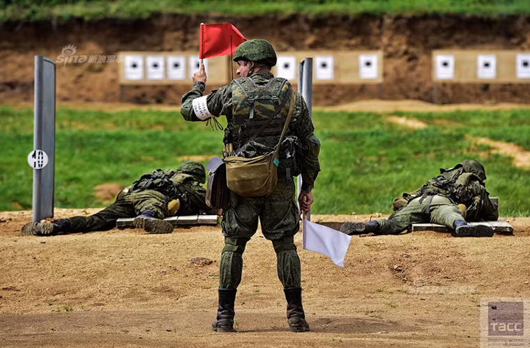 Trong chuyến thăm này đại diện của Bộ Quốc phòng Ấn Độ và Bộ Quốc phòng Nga sẽ có các buổi hội đàm chung về quá trình chuẩn bị cho Indra-2016, cùng với đó là ký kết các biên bản ghi nhớ chung cho đợt tập trận lần này. Ngoài ra đoàn đại diện của Ấn Độ còn tham quan một buổi thao diễn của một đơn vị bộ binh cơ giới Nga.