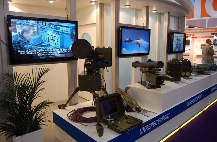 Toàn bộ tổ hợp tên lửa chống tăng dẫn đường Skif có trọng lượng lên tới 54kg bao gồm cả thiết bị điều khiển từ xa, ống phóng tên lửa có chiều dài 1.360mm và đạn tên lửa là 1.091mm. Skif sử dụng tới hai cỡ đạn tên lửa gồm 130mm và 152mm với nhiều tính năng khác nhau.