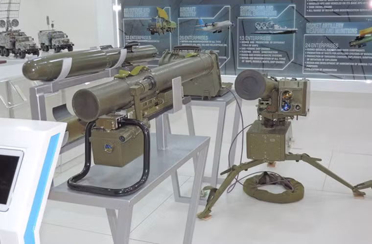 Tên lửa chống tăng Skif được Quân đội Ukraine đưa vào trang bị trong biên chế từ năm 2011 và cho đến nay nó là một trong những dòng vũ khí chống tăng chính của nước này. Tuổi thọ trung bình của một tổ hợp tên lửa Skif là 15 năm trong khi đó đạn tên lửa của nó là 10 năm.