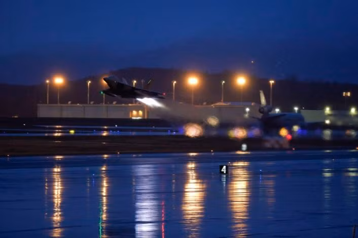 Mặc dù được triển khai chống IS ròng rã suốt nửa năm, nhưng Raptor lại ít khi tham gia các chuyến bay không kích như những máy bay có người lái và không người lái của Mỹ ở Syria và Iraq. (Nguồn: The Aviationist)