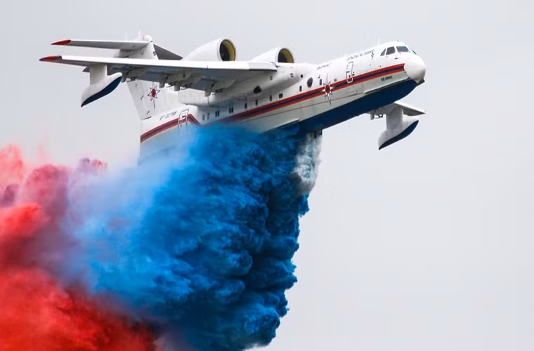 Một trong những vai trò khá nổi bật nữa của Be-200 là trong các hoạt động tìm kiến và cứu hộ trên biển. Một chiếc Be-200 có tầm hoạt động lên tới 2.100km đủ khả năng phục vụ cho mọi hoạt động cứu nạn xa bờ bên cạnh đó nó có thể dễ dàng đáp xuống mặt nước ngay cả khi biển động và triển khai xuồng cao tốc cứu hộ cỡ nhỏ.