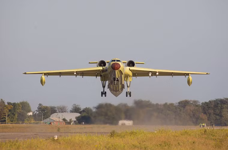 Thủy phi cơ Be-200Chs được xem là biến thể hiện đại nhất trong các phiên bản Be-200 do Beriev phát triển với hiệu suất hoạt động lẫn trang thiết bị điện tử tiên tiến hơn. Và một phần cải tiến trên Be-200Chs là nhầm đáp ứng các yêu cầu của Bộ Quốc phòng và Bộ Tình trạng Khẩn cấp Nga.