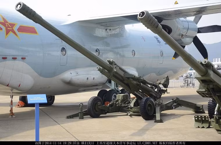 Với thiết kế gọn nhẹ của mình, AH4 có thể dễ dàng được triển khai trên nhiều nền tảng phương tiện khác nhau kể cả máy bay vận tải quân sự, điều này giúp lực lượng pháo binh Trung Quốc cơ động hơn trên chiến trường.