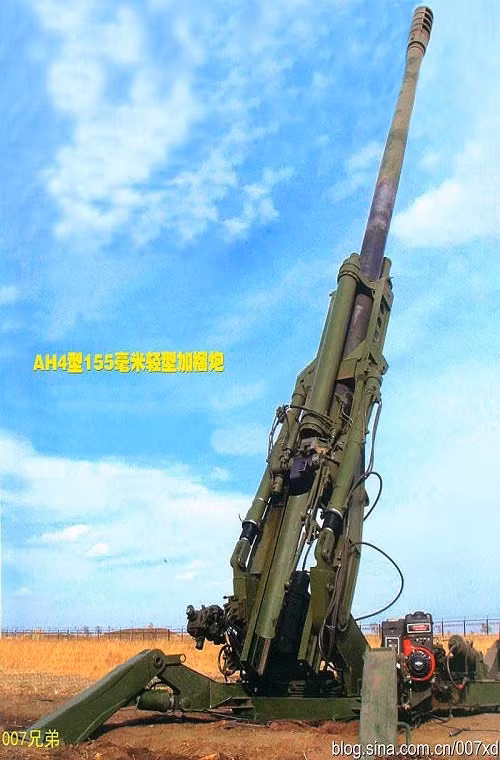 Về thiết kế, lựu pháo AH4 155mm của Norinco có khá nhiều điểm giống so với mẫu pháo BAE Systems M777 155mm đang được Quân đội Mỹ sử dụng nếu không muốn nói là "sao chép". M777 là mẫu pháo 155mm siêu nhẹ được Quân đội và Lính thủy Đánh bộ Mỹ đưa vào trang bị từ năm 2005 để thay thế cho mẫu lựu pháo M198.