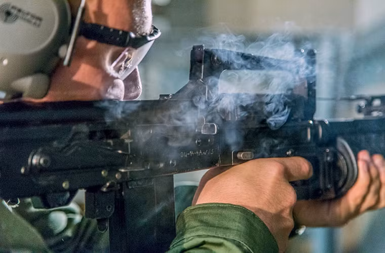 Tùy với từng biển thể sử dụng đạn 9mm và 7.62mm tầm bắn hiệu quả của OTs-14 Groza cũng thay đổi, như với đạn 9mm tầm bắn hiệu quả của nó chỉ tầm 200m và tối đa là 400m con số này ở đạn 7.62mm cũng không khá hơn là mấy.