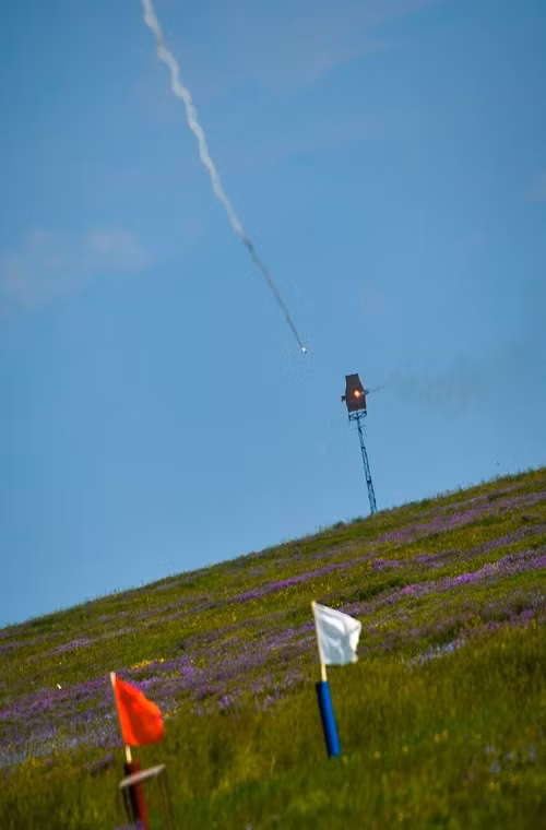 Trong ảnh tên lửa phòng không Igla bay đến một mục tiêu giả định được đặt trên một đỉnh đồi. Nguồn ảnh: Bộ Quốc phòng Nga